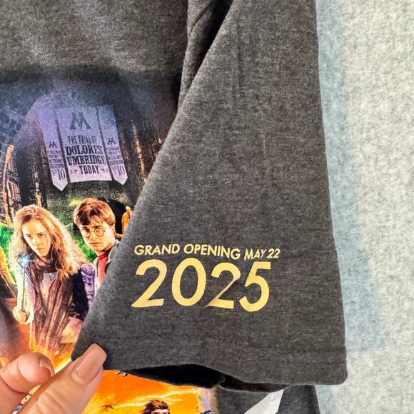 NWT Universal Epic Universe Grand Opening 2025 T-Shirt Mens Small Gray Graphic - Picture 6 of 9